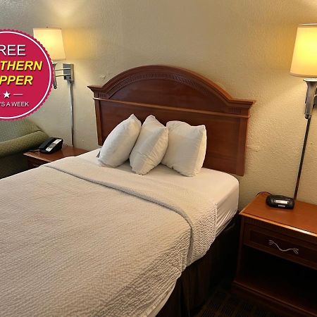Days Inn By Wyndham Asheville West Candler Zewnętrze zdjęcie