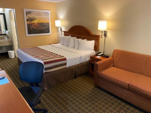 Days Inn By Wyndham Asheville West Candler Zewnętrze zdjęcie