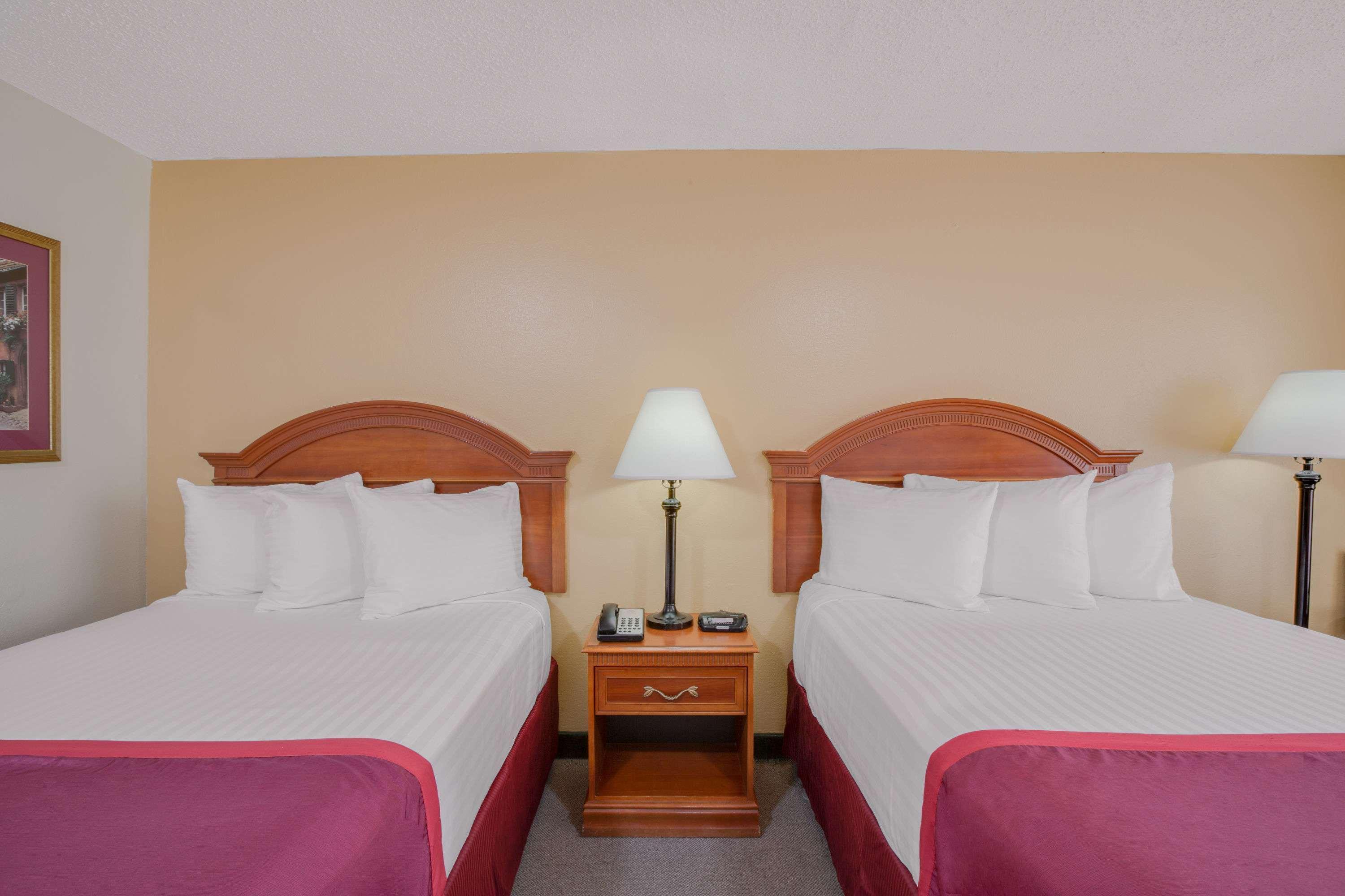 Days Inn By Wyndham Asheville West Candler Zewnętrze zdjęcie