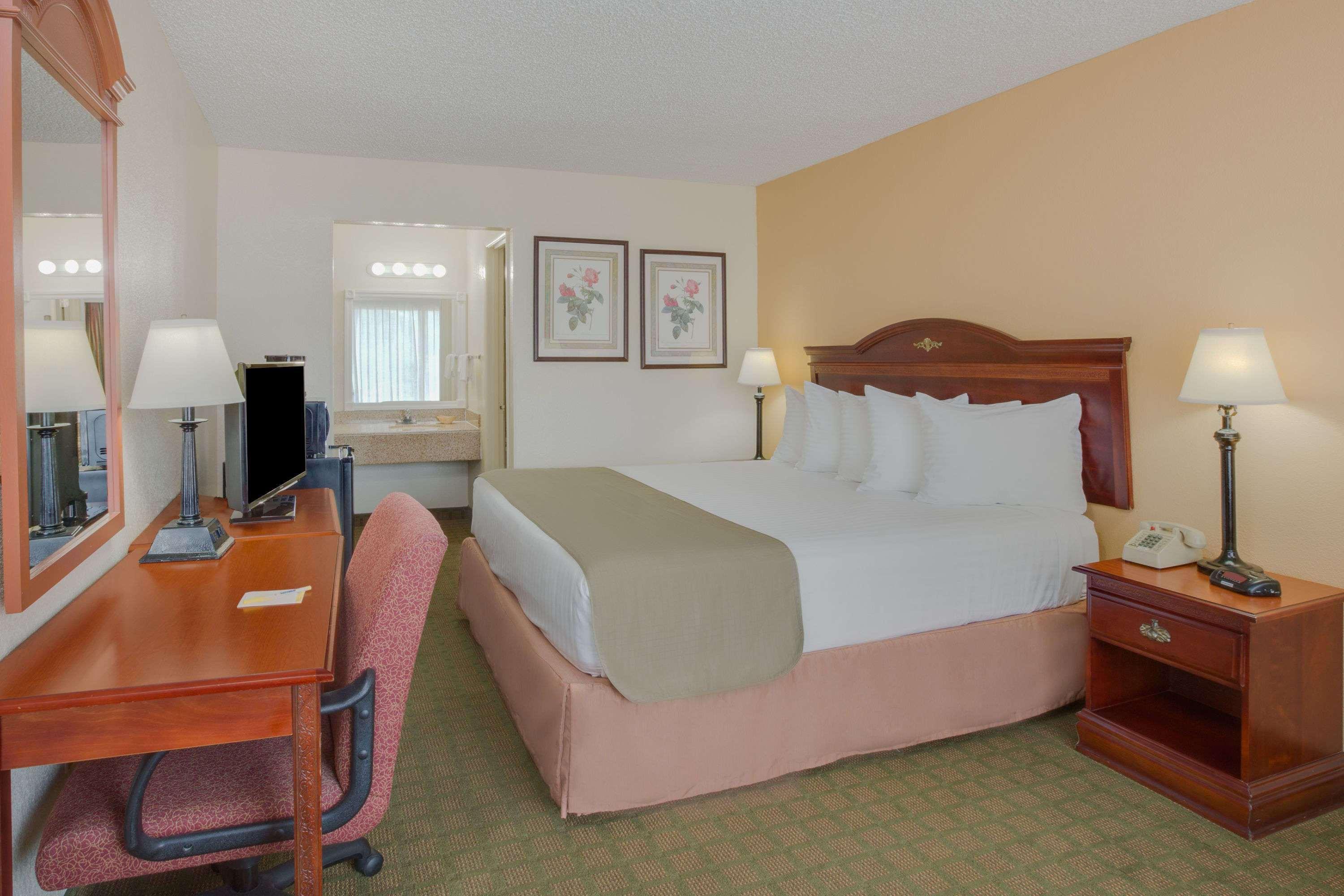 Days Inn By Wyndham Asheville West Candler Zewnętrze zdjęcie