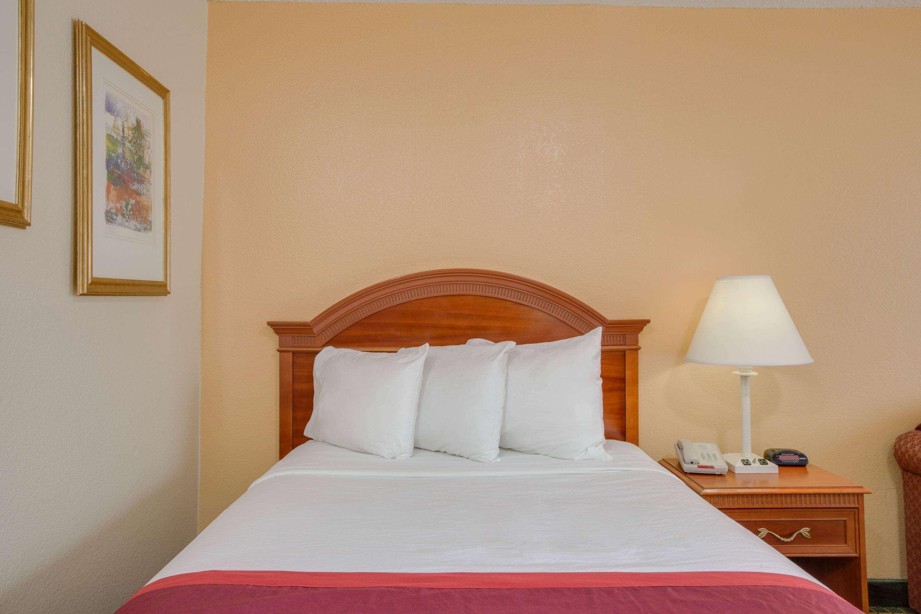 Days Inn By Wyndham Asheville West Candler Zewnętrze zdjęcie