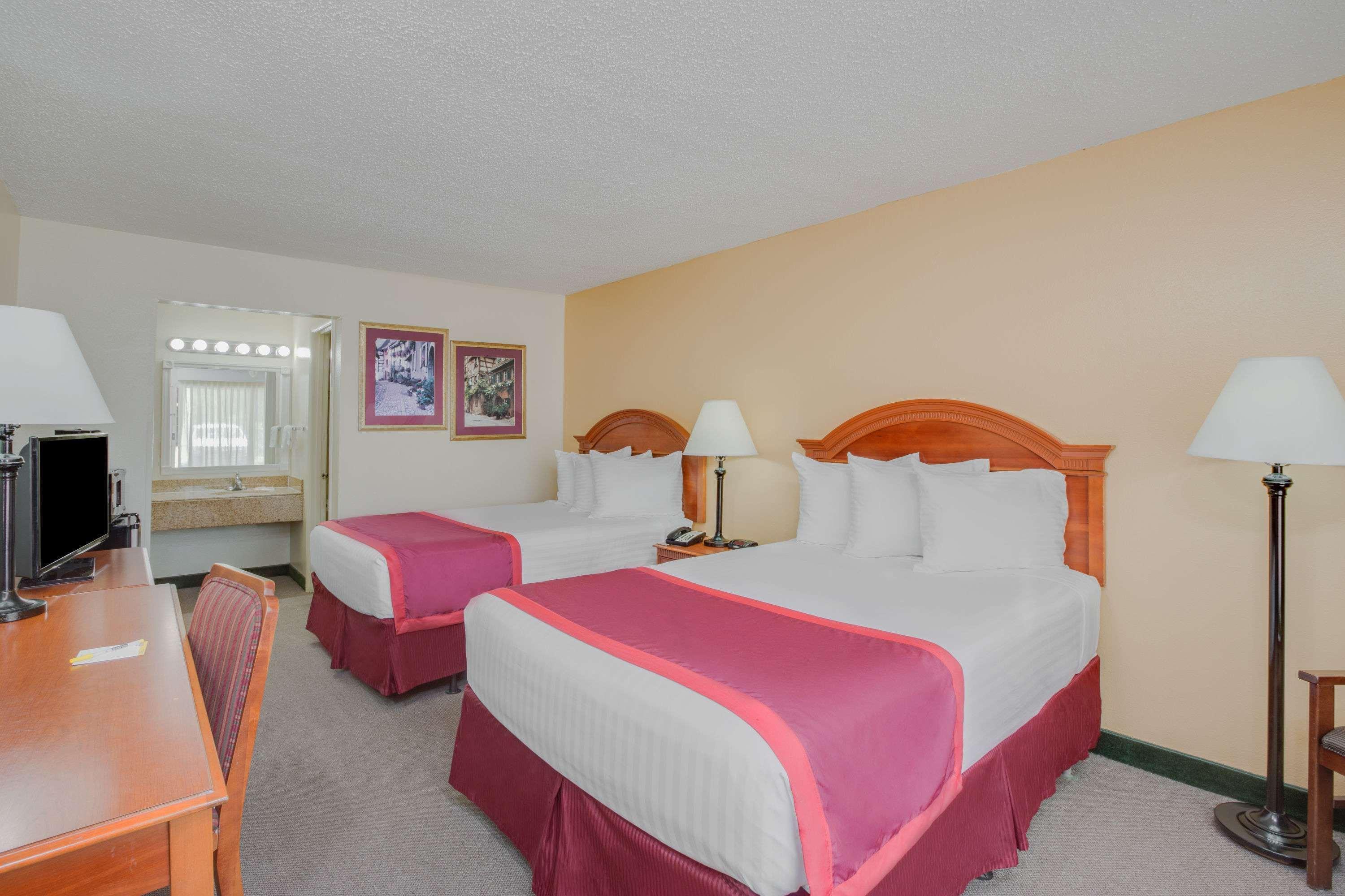 Days Inn By Wyndham Asheville West Candler Zewnętrze zdjęcie
