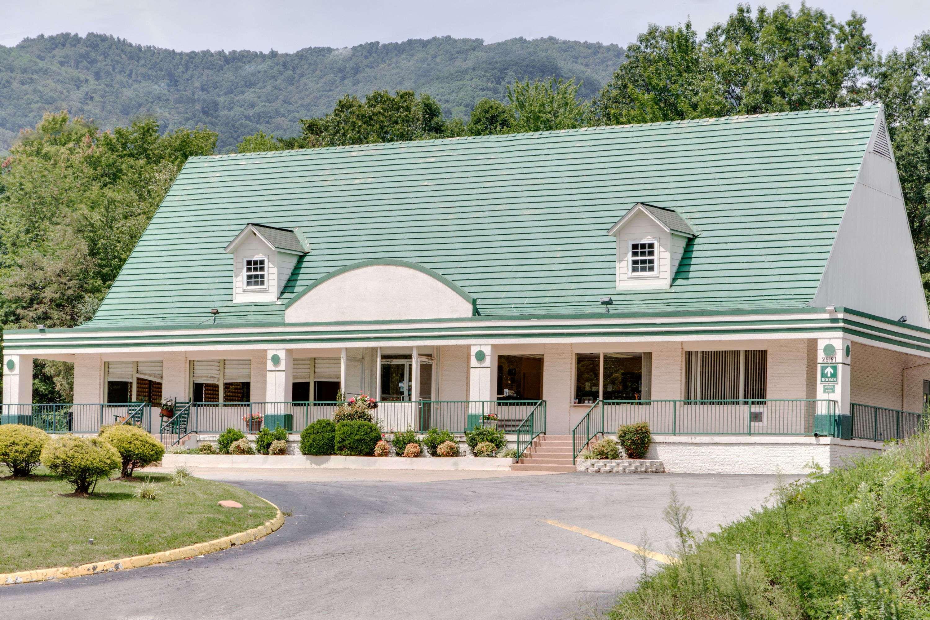 Days Inn By Wyndham Asheville West Candler Zewnętrze zdjęcie