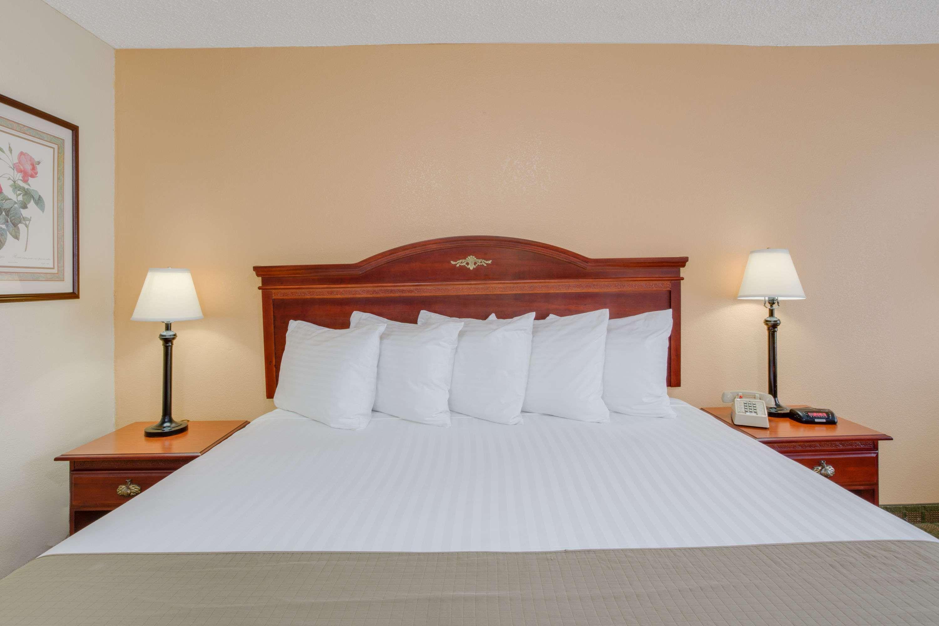 Days Inn By Wyndham Asheville West Candler Zewnętrze zdjęcie