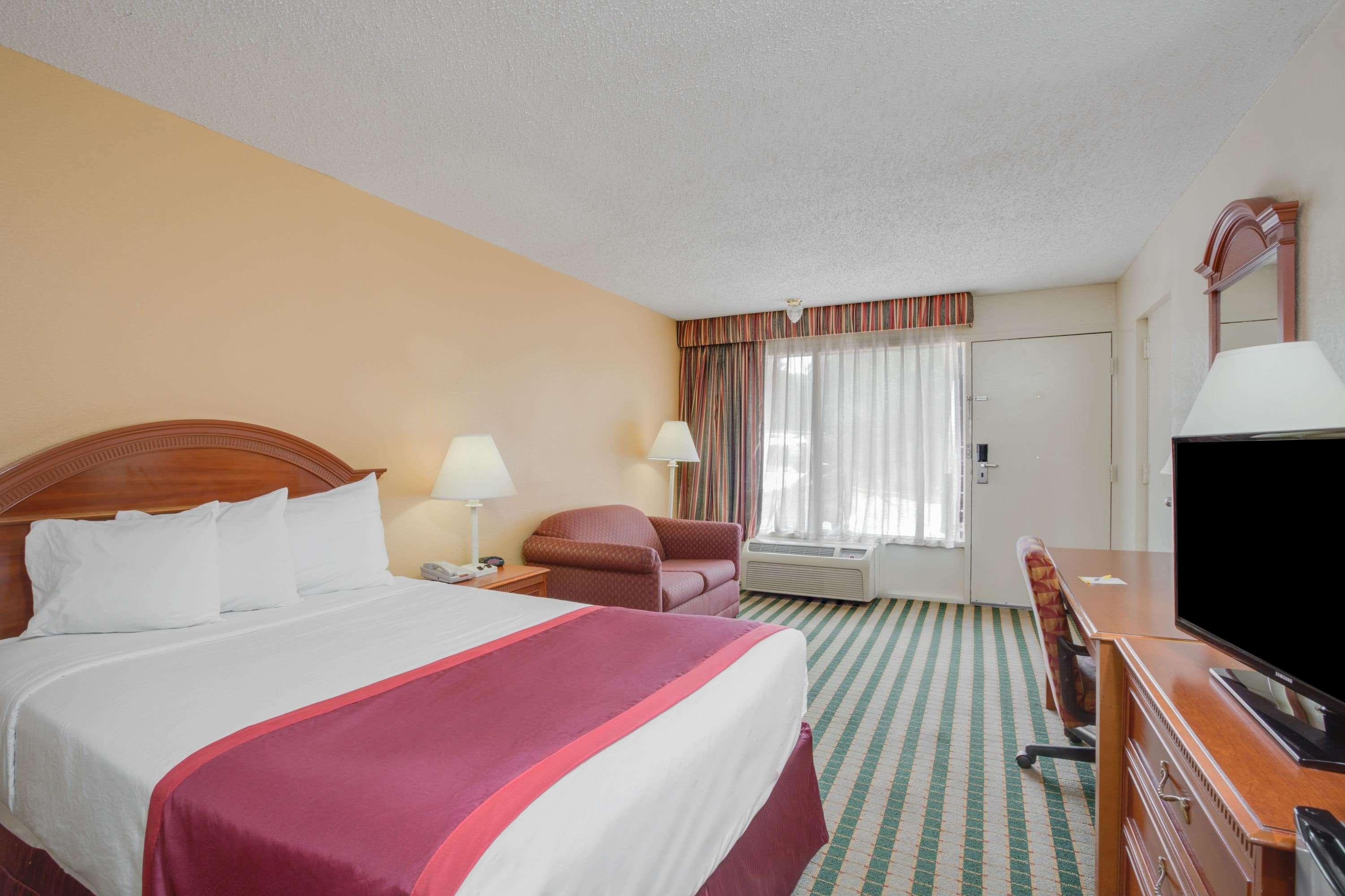 Days Inn By Wyndham Asheville West Candler Zewnętrze zdjęcie