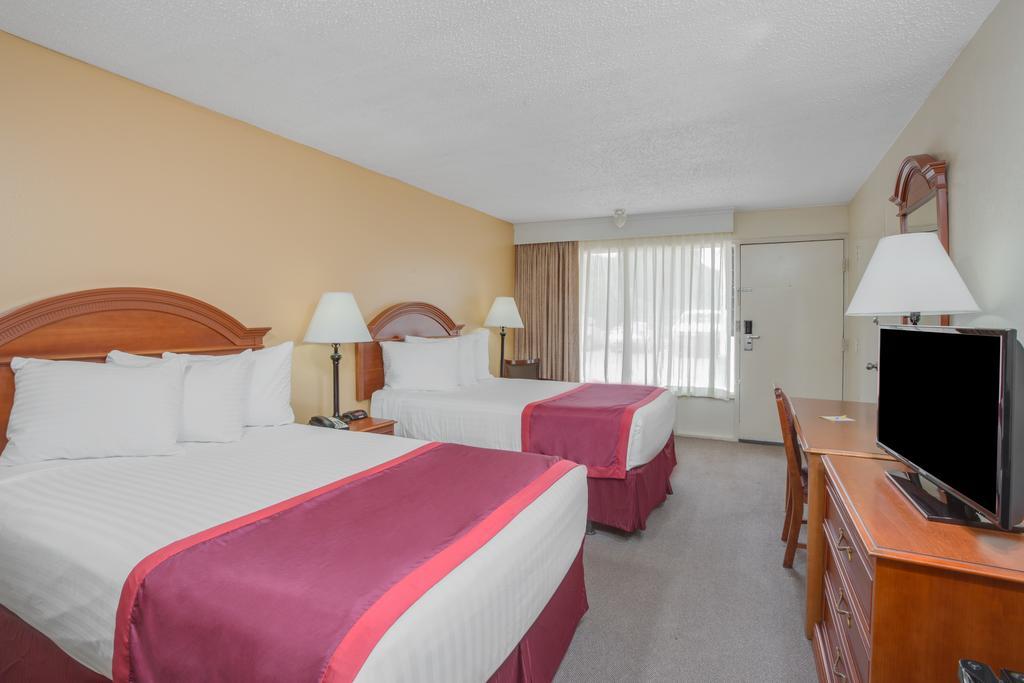 Days Inn By Wyndham Asheville West Candler Zewnętrze zdjęcie